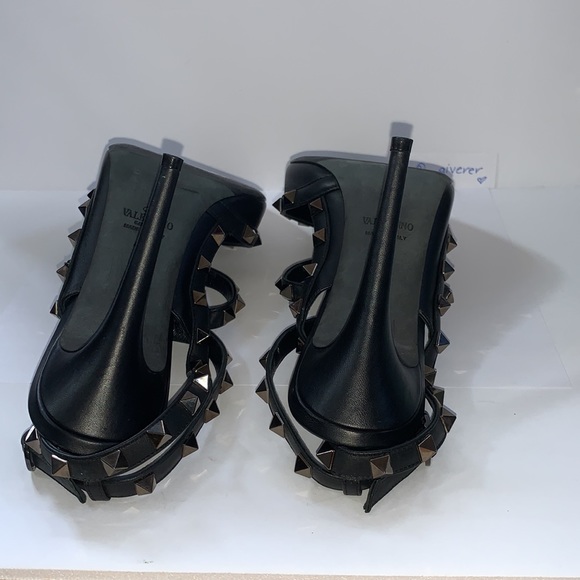 42 Valentino Garavani Noir Rockstud T-Strap Pump - Picture 8 of 16